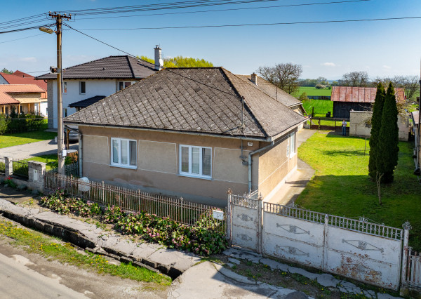 Na predaj 3-izbový rodinný dom s veľkým pozemkom | Komárovce