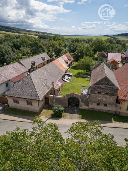 REZERVOVANÝ | 7 izb. rod. dom so 40a záhradou