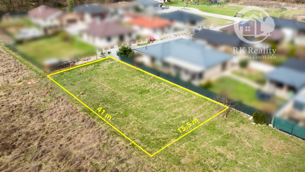 Na predaj krásny slnečný pozemok v TOP lokalite Moldavy n/B