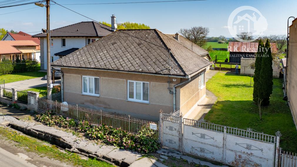 Na predaj rodinný dom s veľkým pozemkom | Komárovce
