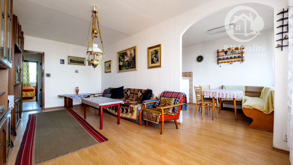 REZERVOVANÝ | 3 izbový byt s loggiou | Severná | Moldava n/B