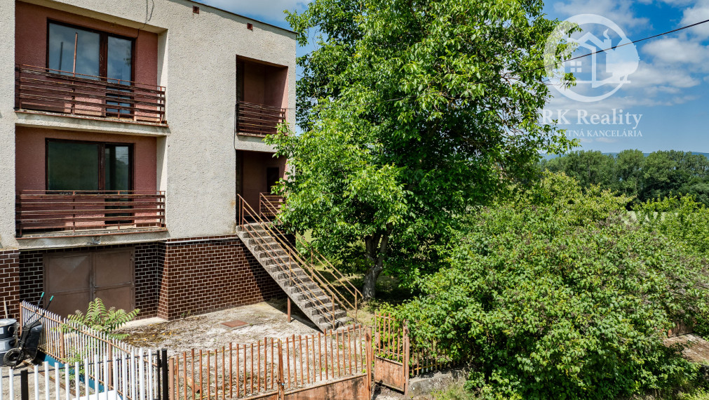 Na predaj poschodový dom s garážou a pivnicou | Chorváty