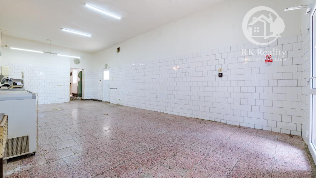 Na predaj budova na podnikanie v centre Moldavy