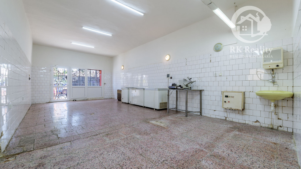 Na predaj budova na podnikanie v centre Moldavy