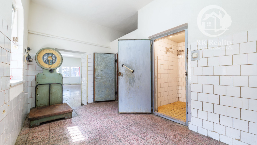 Na predaj budova na podnikanie v centre Moldavy