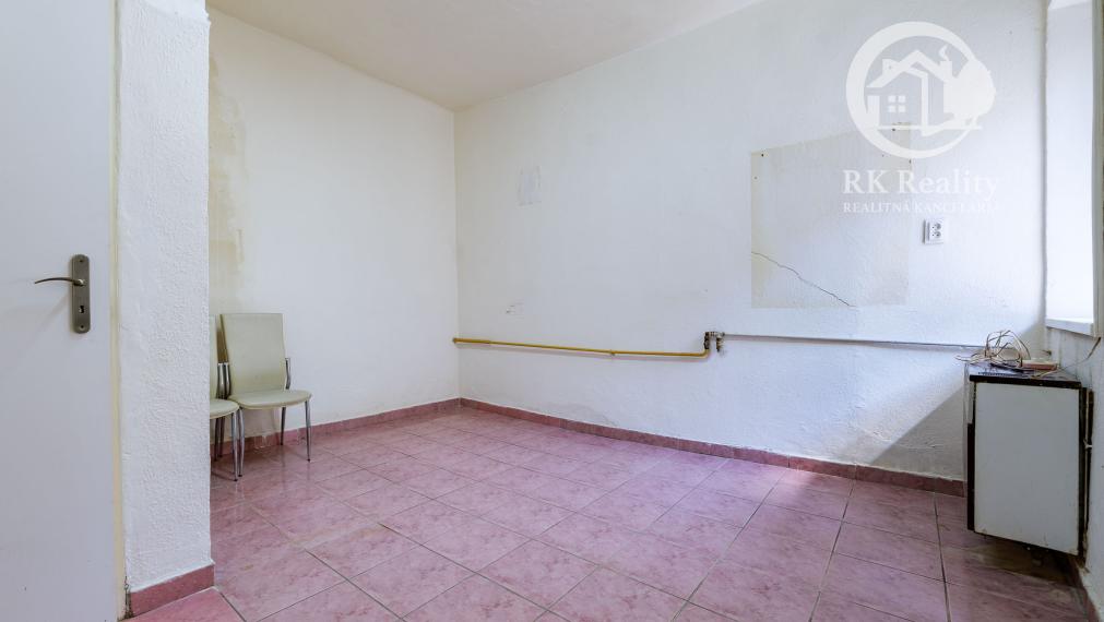 Na predaj budova na podnikanie v centre Moldavy