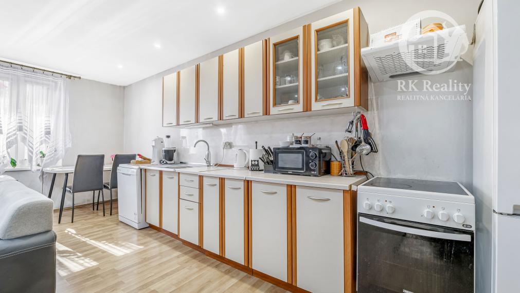 Na predaj útulný kamenný dom s garážou a záhradou |Turňa n/B