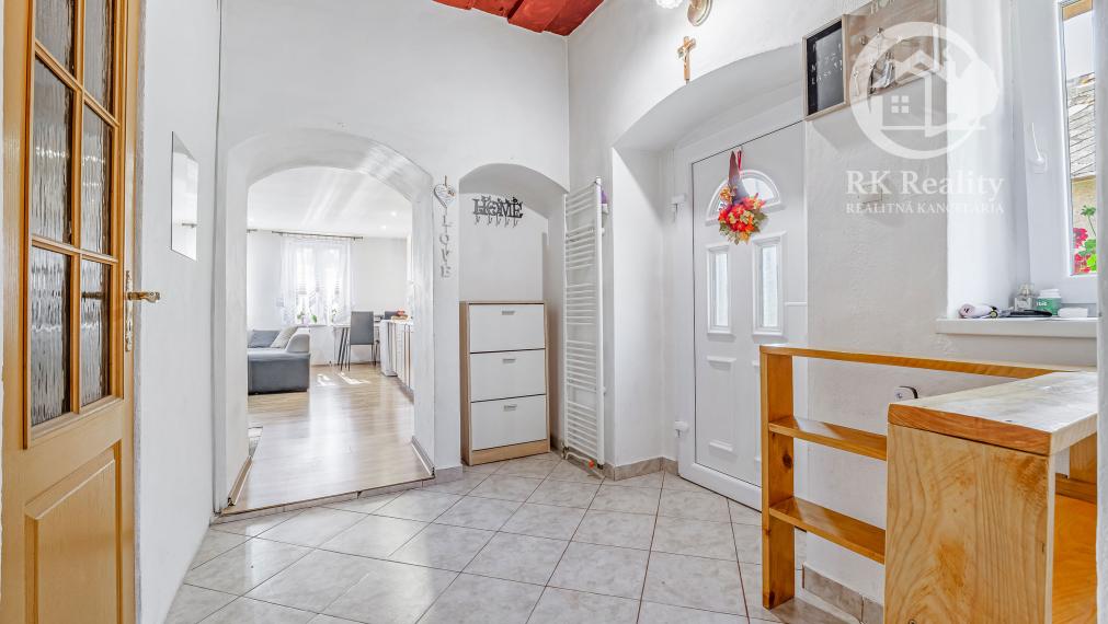 Na predaj útulný kamenný dom s garážou a záhradou |Turňa n/B