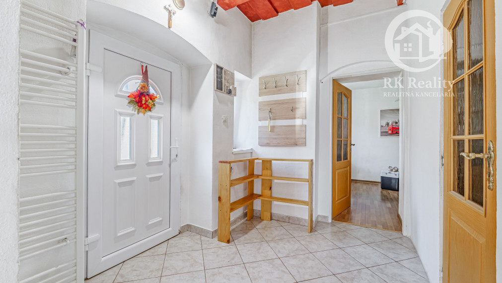 Na predaj útulný kamenný dom s garážou a záhradou |Turňa n/B