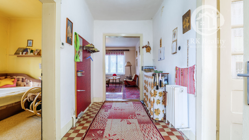 Na predaj 3-izb. rodinný dom, garáž a 30a pozemok | Moldava