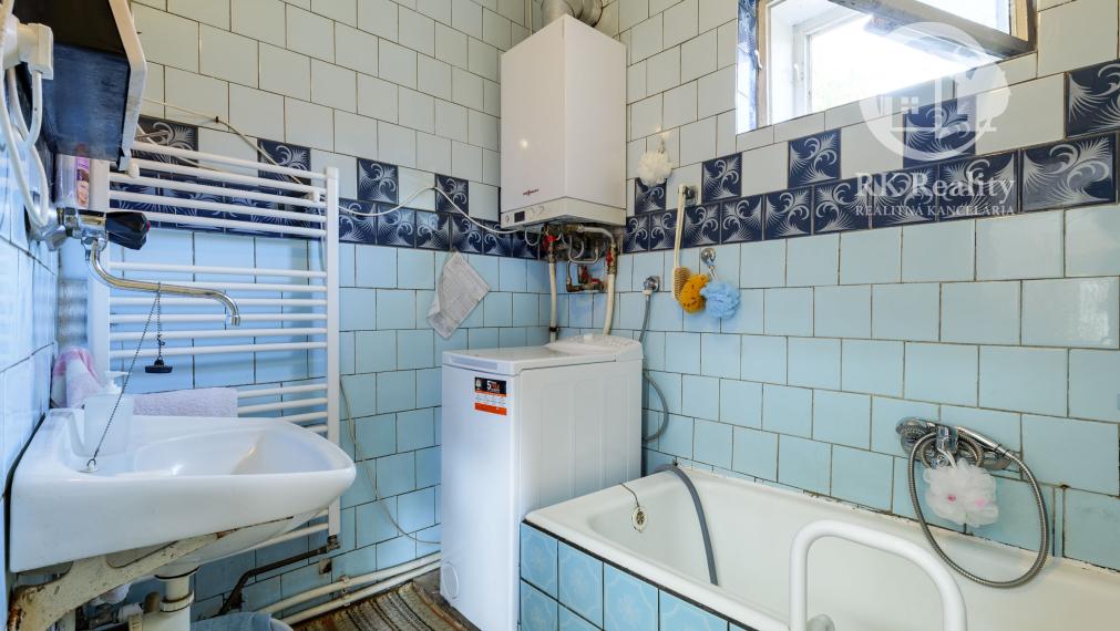 Na predaj 3-izb. rodinný dom, garáž a 30a pozemok | Moldava