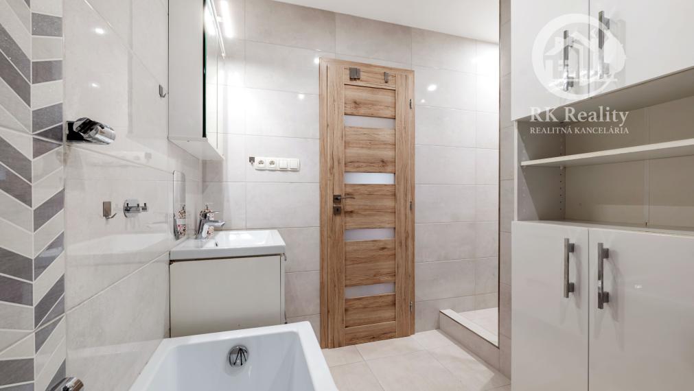 REZERVOVANÝ | 3-izbový byt po rekonštrukcii | Moldava n/B