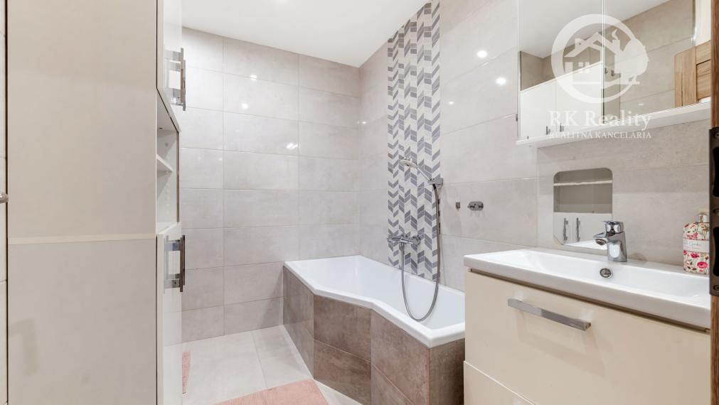 REZERVOVANÝ | 3-izbový byt po rekonštrukcii | Moldava n/B