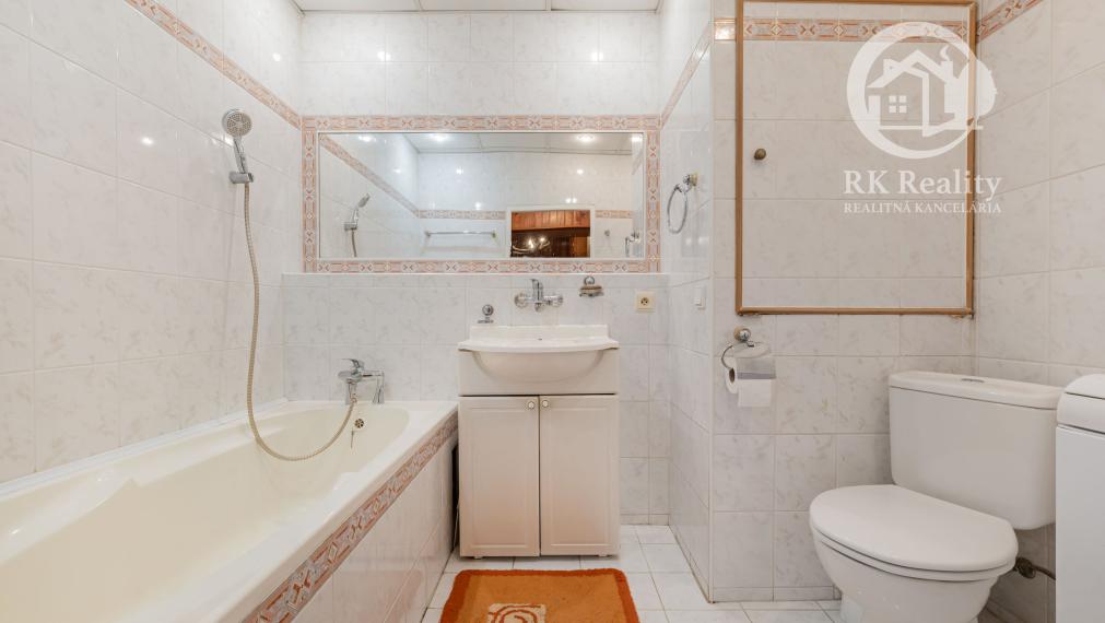 Priestranný 3 izbový byt s loggiou  / Moldava and Bodvou