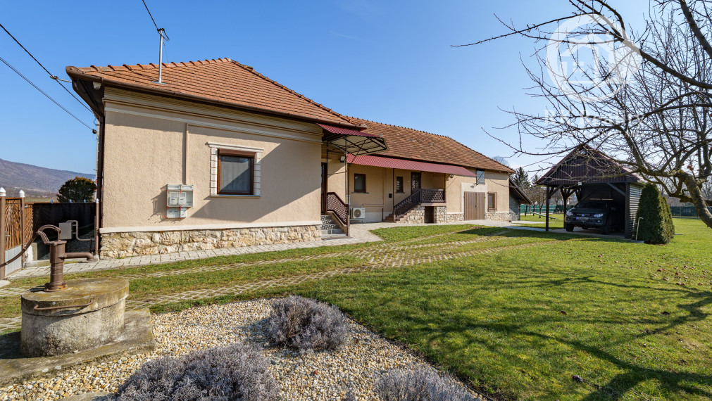 Kompletne zrekonštruovaný dom na pozemku 2000m2 | Komjáti