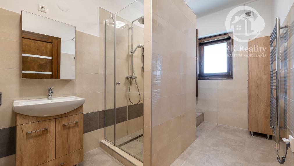 Kompletne zrekonštruovaný dom na pozemku 2000m2 | Komjáti