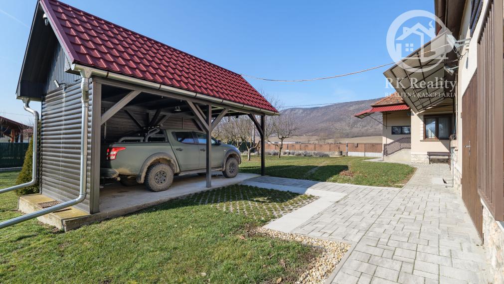 Kompletne zrekonštruovaný dom na pozemku 2000m2 | Komjáti