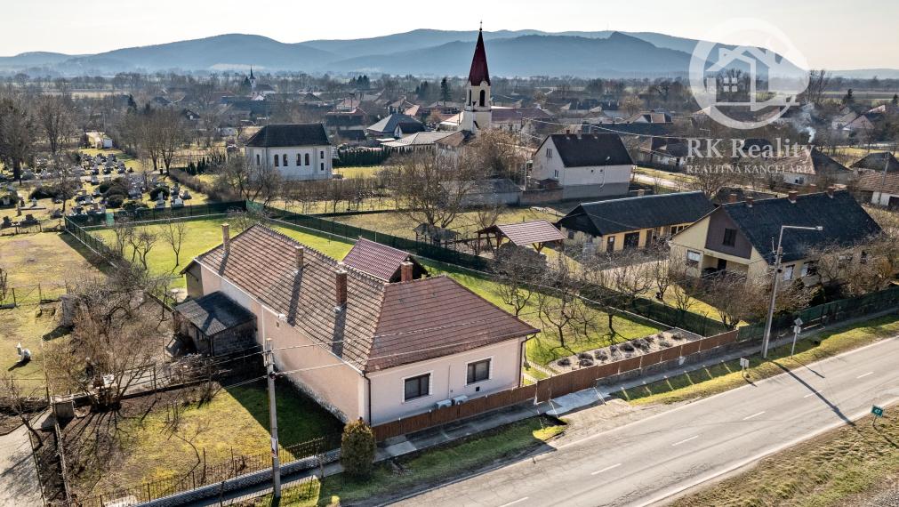 Kompletne zrekonštruovaný dom na pozemku 2000m2 | Komjáti