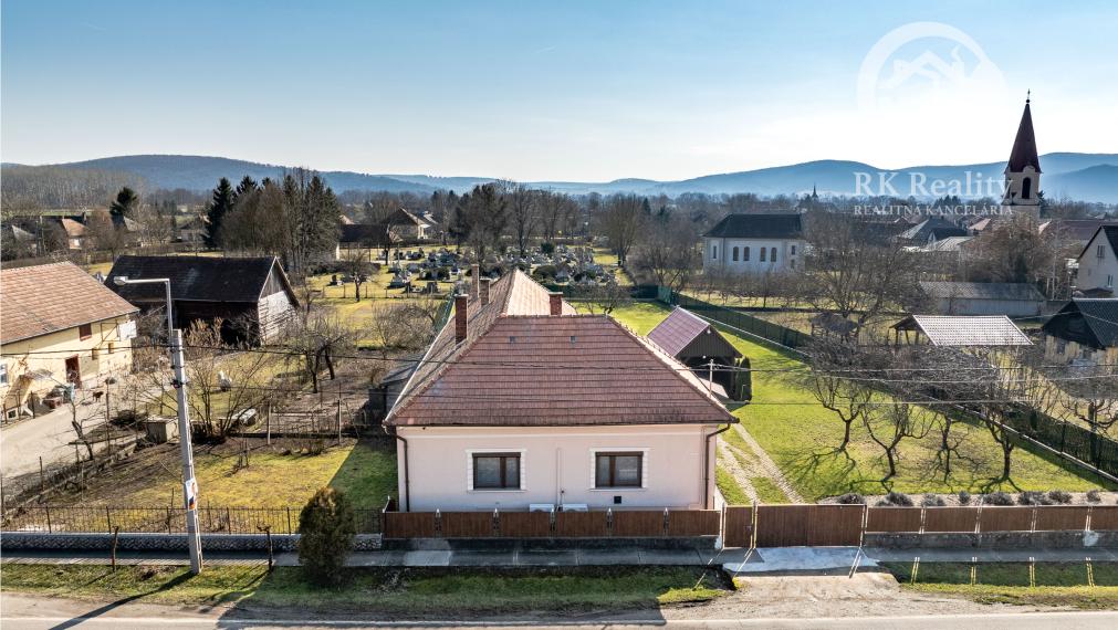 Kompletne zrekonštruovaný dom na pozemku 2000m2 | Komjáti