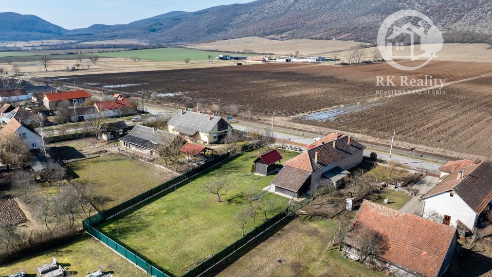 Kompletne zrekonštruovaný dom na pozemku 2000m2 | Komjáti