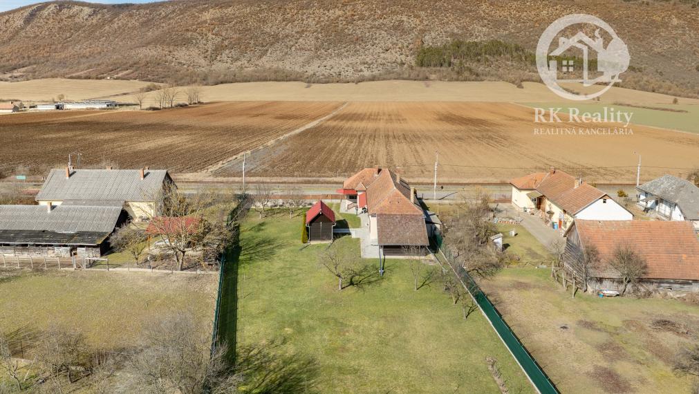 Kompletne zrekonštruovaný dom na pozemku 2000m2 | Komjáti