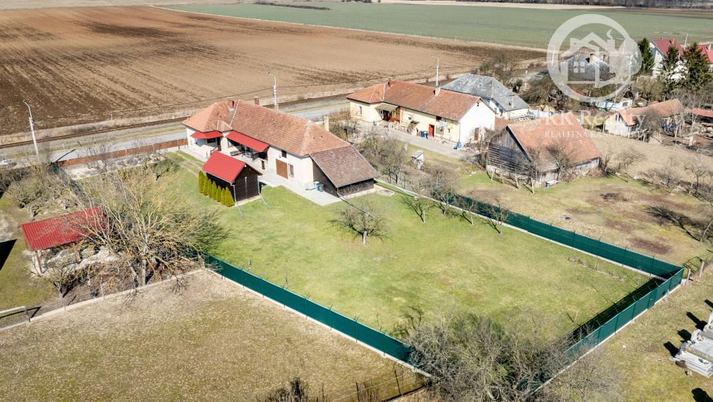 Kompletne zrekonštruovaný dom na pozemku 2000m2 | Komjáti