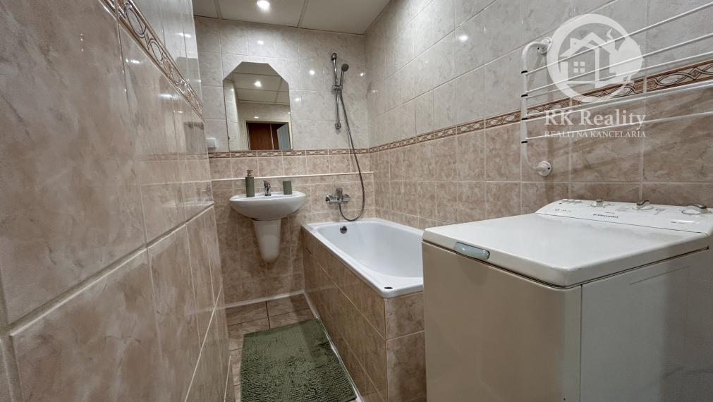 Na prenájom zariadený 1,5-izbový byt s loggiou | Moldava n/B