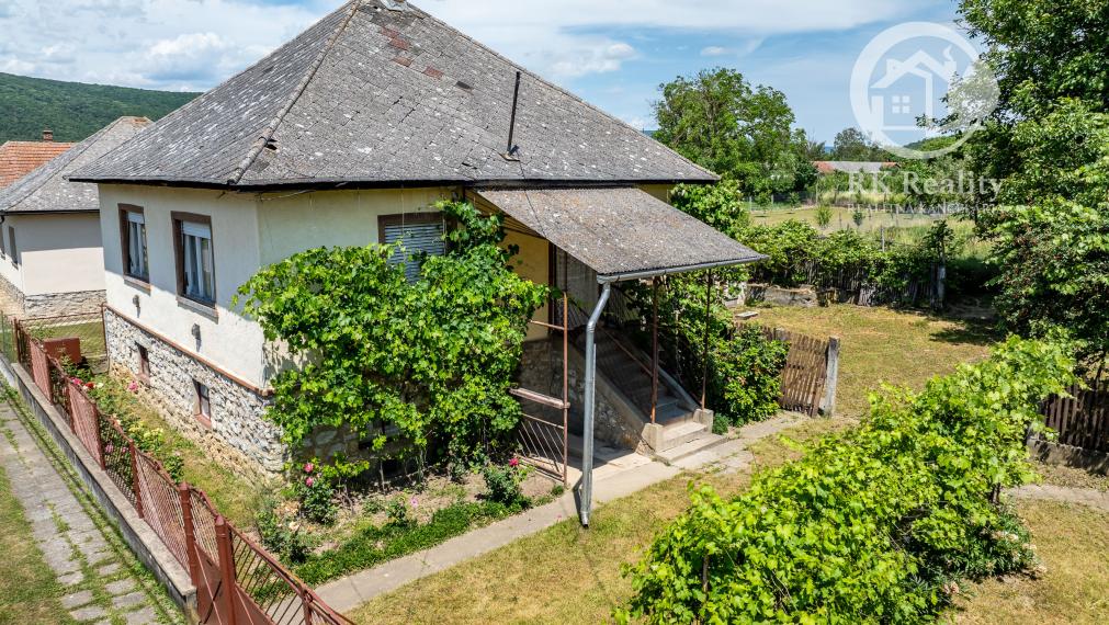 Tehlový rodinný dom s pozemkom 3000 m2 | Hidvégardó