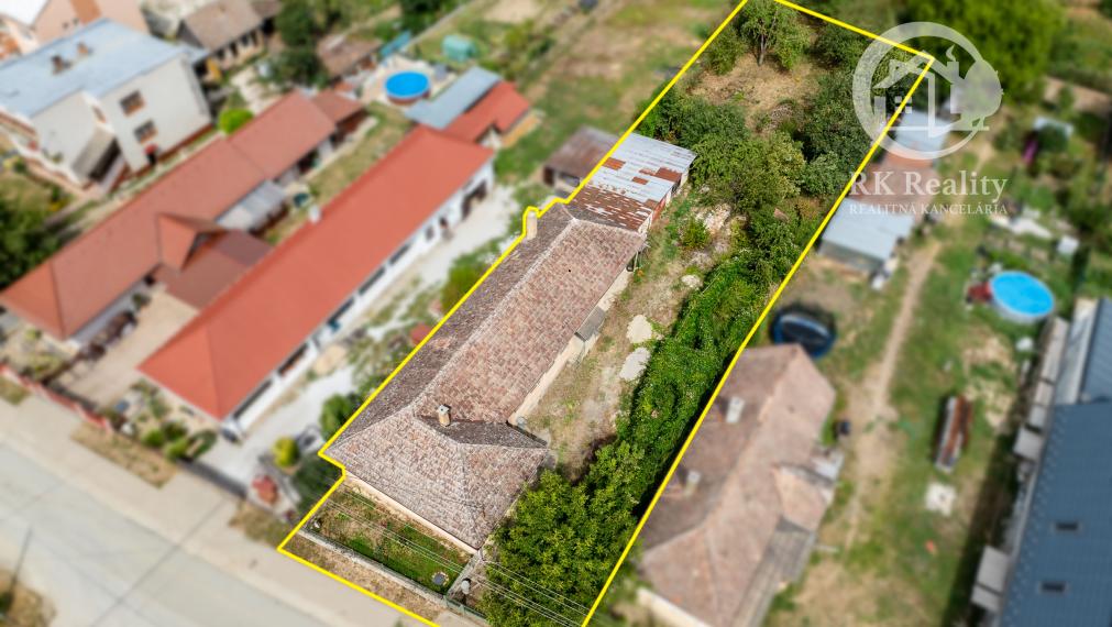Dom po rozsiahlej rekonštrukcii na pozemku 1553 m2 | Janík