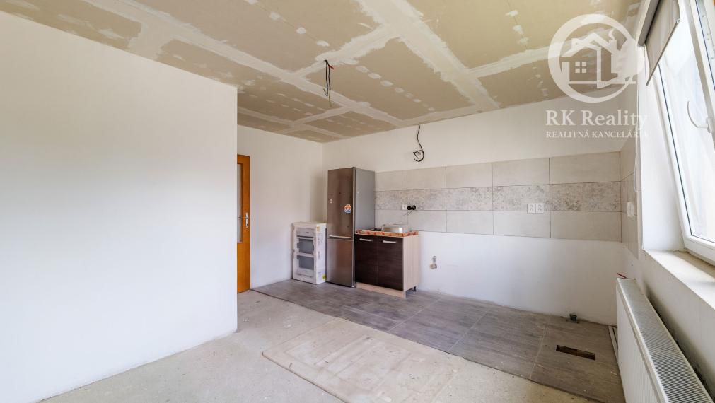 Dom po rozsiahlej rekonštrukcii na pozemku 1553 m2 | Janík