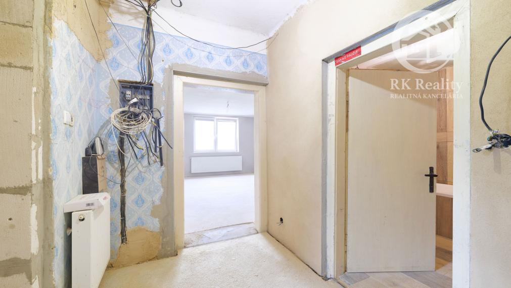 Dom po rozsiahlej rekonštrukcii na pozemku 1553 m2 | Janík