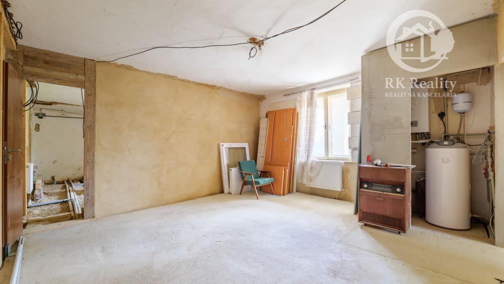 Dom po rozsiahlej rekonštrukcii na pozemku 1553 m2 | Janík