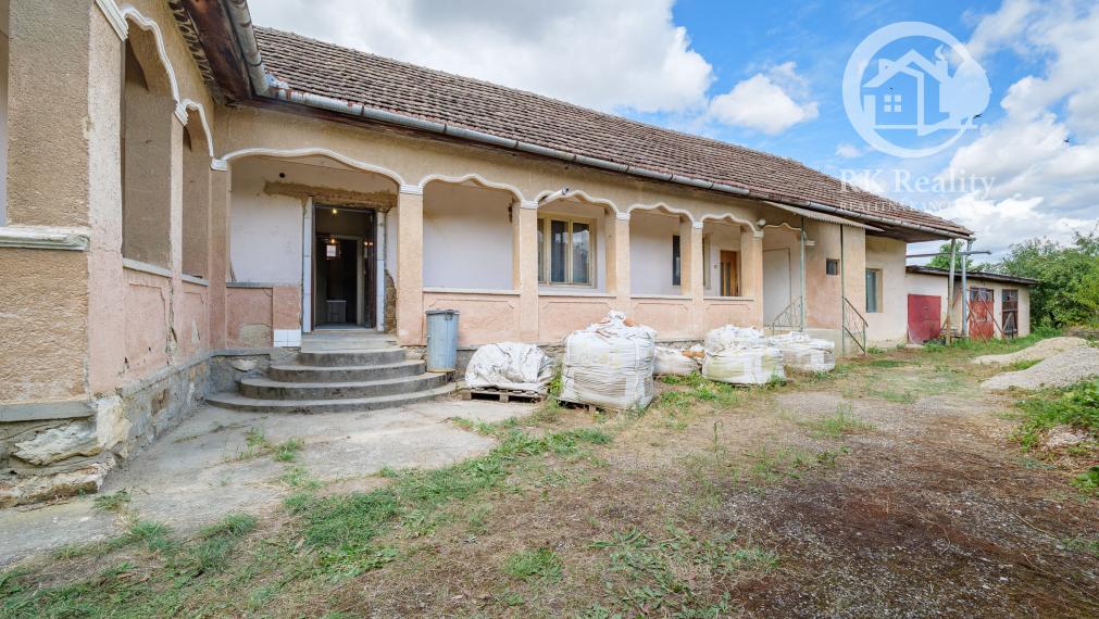 Dom po rozsiahlej rekonštrukcii na pozemku 1553 m2 | Janík
