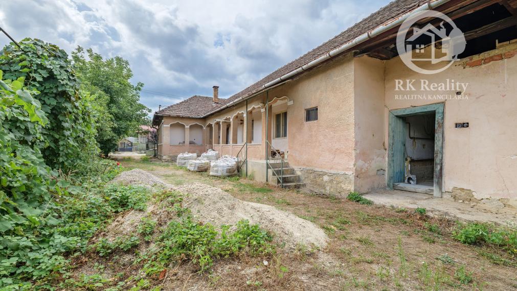 Dom po rozsiahlej rekonštrukcii na pozemku 1553 m2 | Janík
