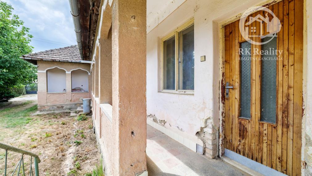 Dom po rozsiahlej rekonštrukcii na pozemku 1553 m2 | Janík