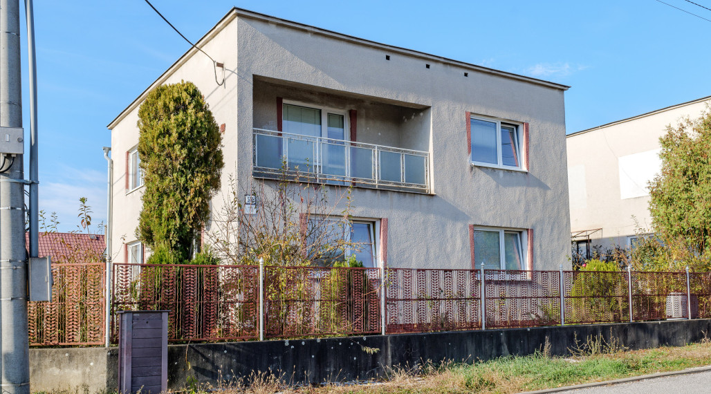 Na predaj dvojpodlažný 5-izbový rodinný dom v Turni n/B