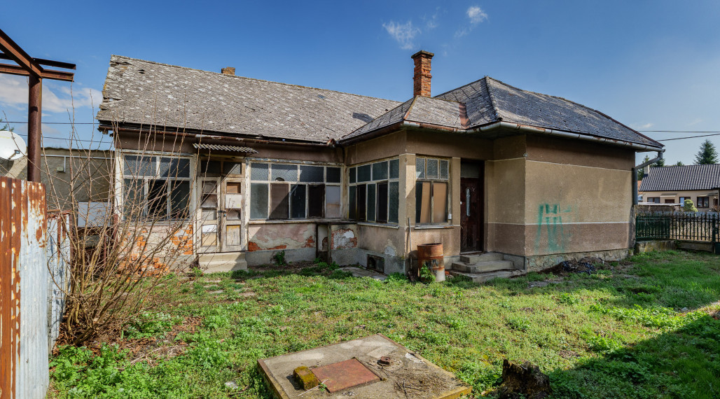 Na predaj rodinný dom s pozemkom v tichej lokalite | Budulov