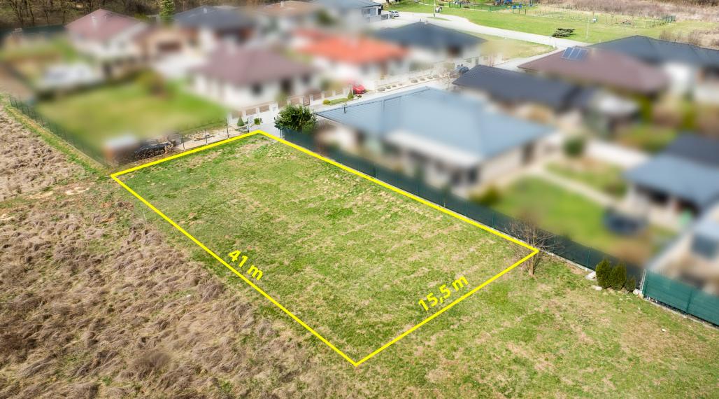 Na predaj krásny slnečný pozemok v TOP lokalite Moldavy n/B