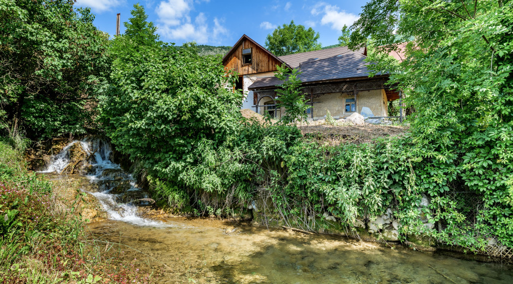 REZERVOVANÝ  | Rozprávkový vodný mlyn s pozemkom | Hrhov