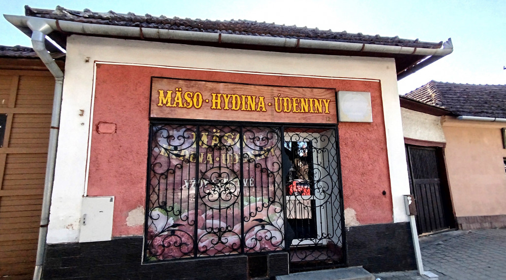 Na predaj budova na podnikanie v centre Moldavy