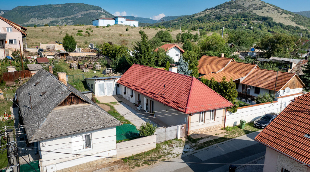 Na predaj útulný kamenný dom s garážou a záhradou |Turňa n/B