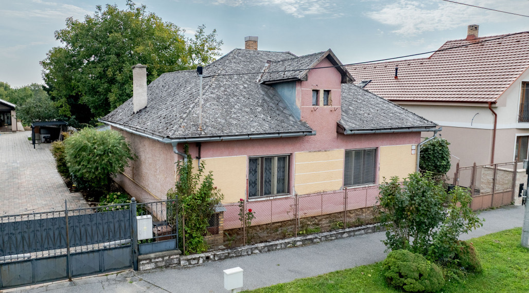 Na predaj 3-izb. rodinný dom, garáž a 30a pozemok | Moldava