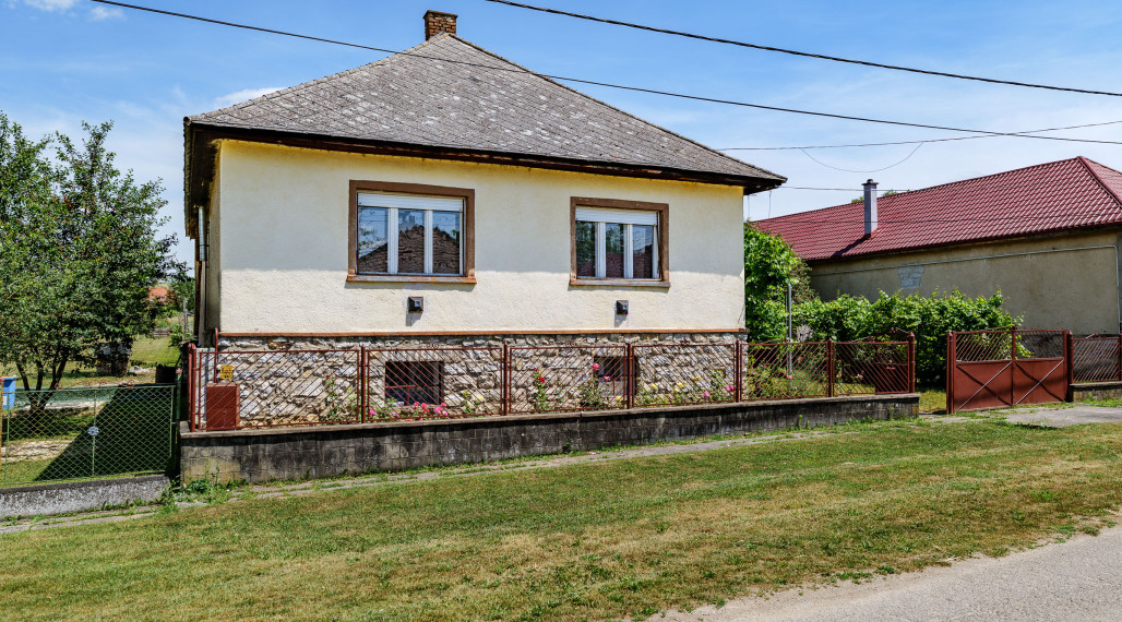 Tehlový rodinný dom s pozemkom 3000 m2 | Hidvégardó