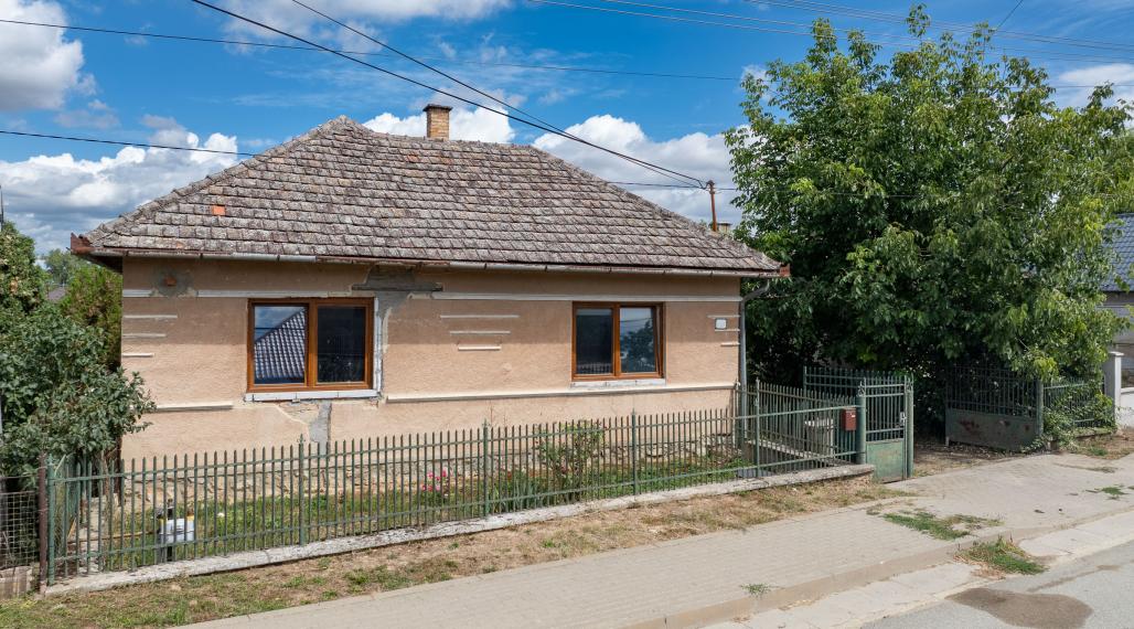 Dom po rozsiahlej rekonštrukcii na pozemku 1553 m2 | Janík