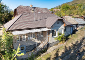 2-izbový rodinný dom po čiastočnej rekonštrukcii | Hrhov - fotografia 1