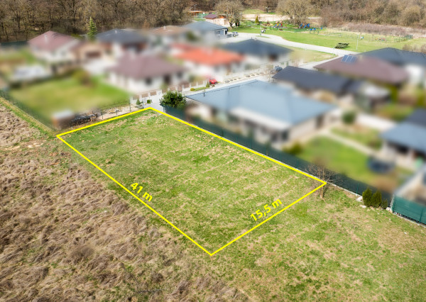 Na predaj krásny slnečný pozemok v TOP lokalite Moldavy n/B