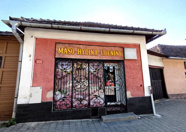 Na predaj budova na podnikanie v centre Moldavy