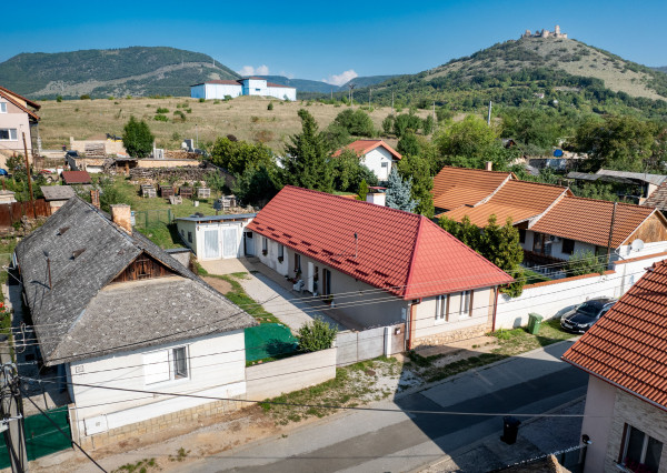 Na predaj útulný kamenný dom s garážou a záhradou |Turňa n/B