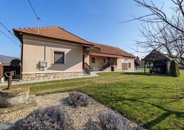 Kompletne zrekonštruovaný dom na pozemku 2000m2 | Komjáti