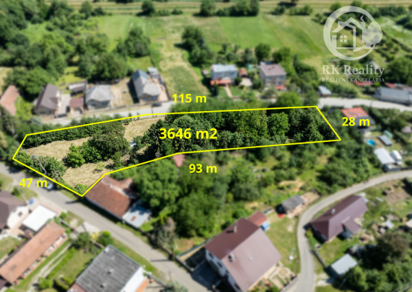Slnečný pozemok s rozlohou 3646 m2 v centre obce Janík